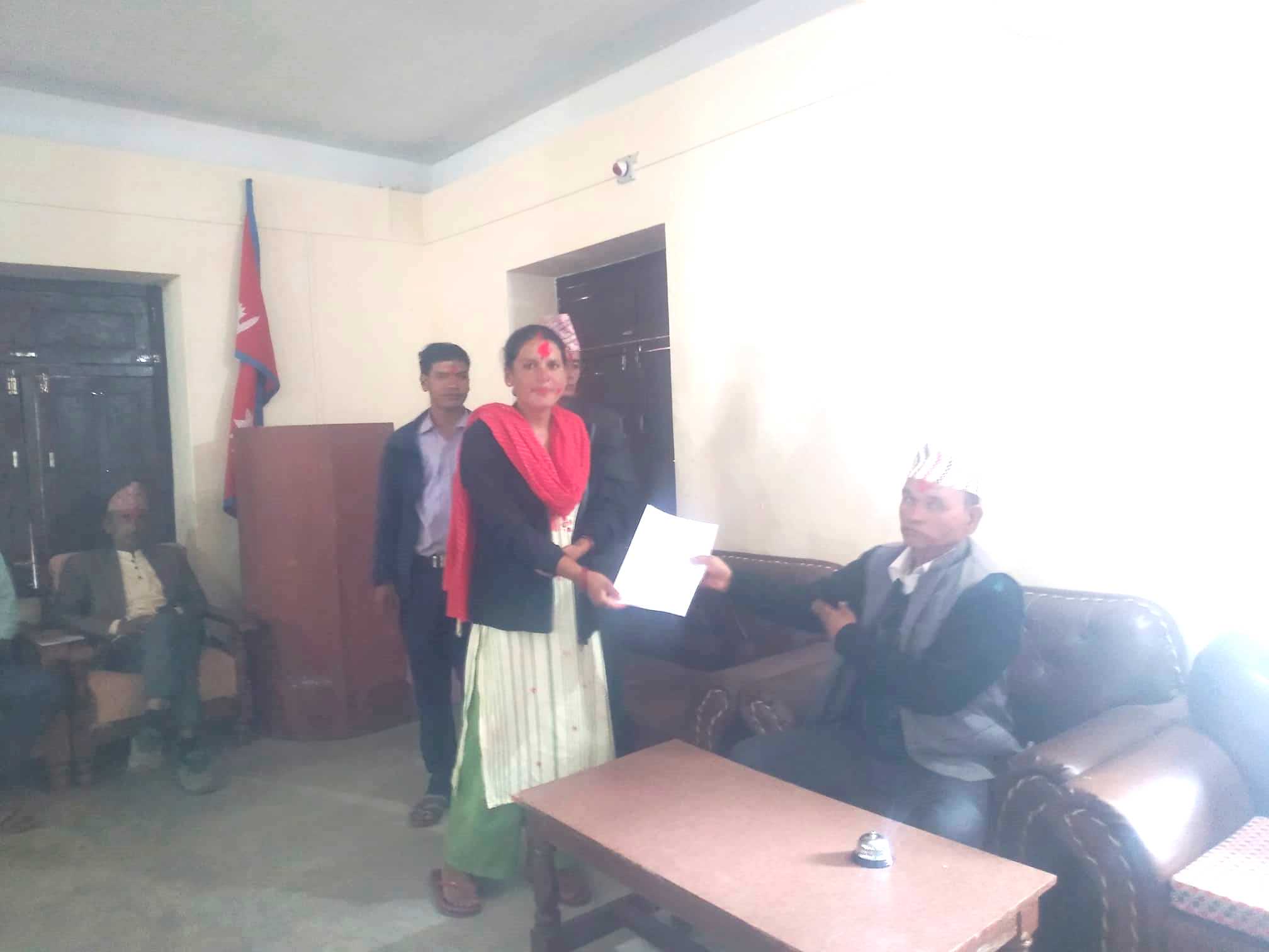 सिगासका सामुदायिक विद्यालयमा काम गर्ने निजीश्रोत शिक्षकले बुझाए ज्ञापन पत्र